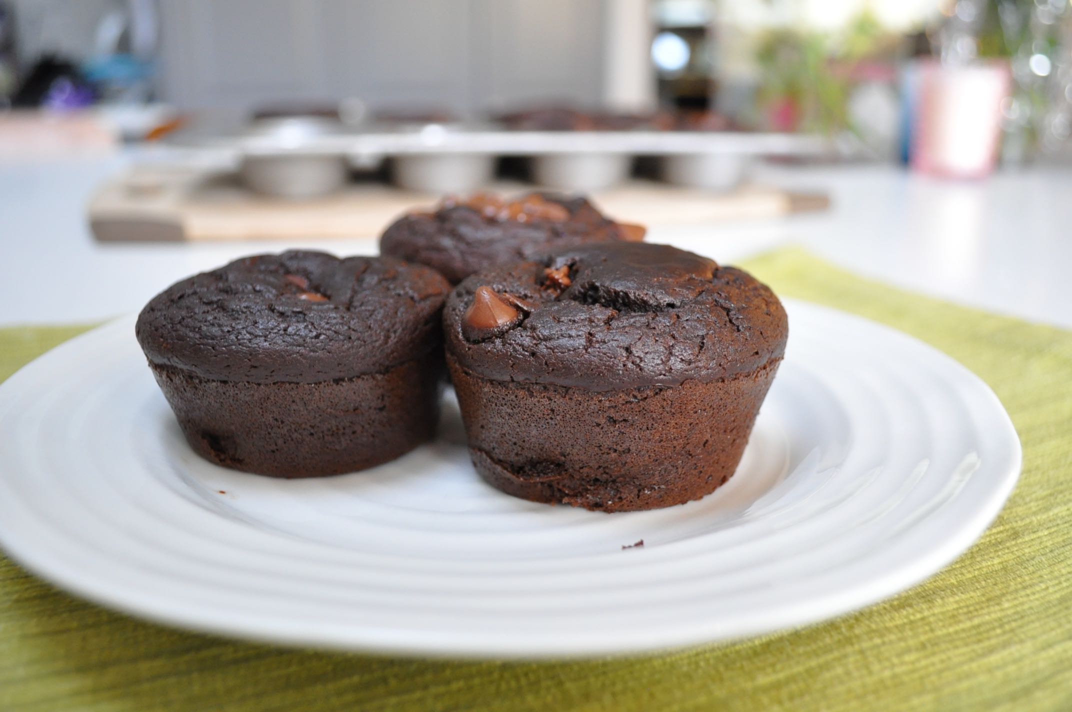 Chocolate Lentil Lunchbox Muffins :: YummyMummyClub.ca