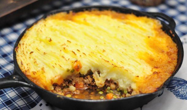 Skillet Shepherd's Pie :: YummyMummyClub.ca