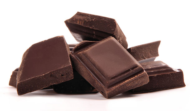 How to Chop Chocolate Without Making a Mess :: YummyMummyClub.ca