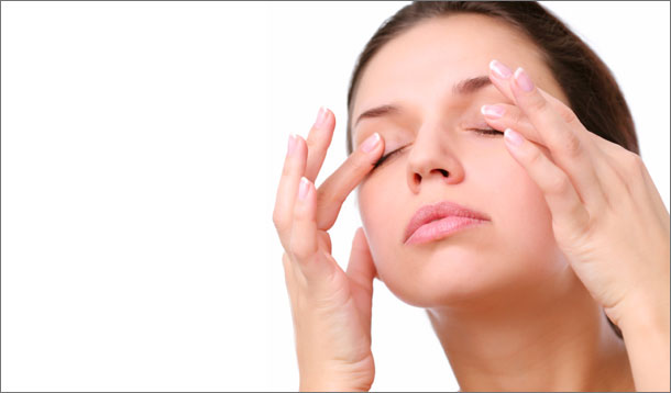 get-rid-of-tired-red-eyes-yummymummyclub-ca