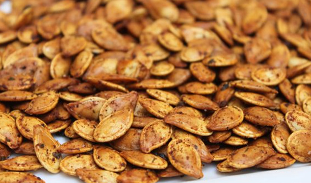 The Easiest Way To Roast Pumpkin Seeds :: YummyMummyClub.ca