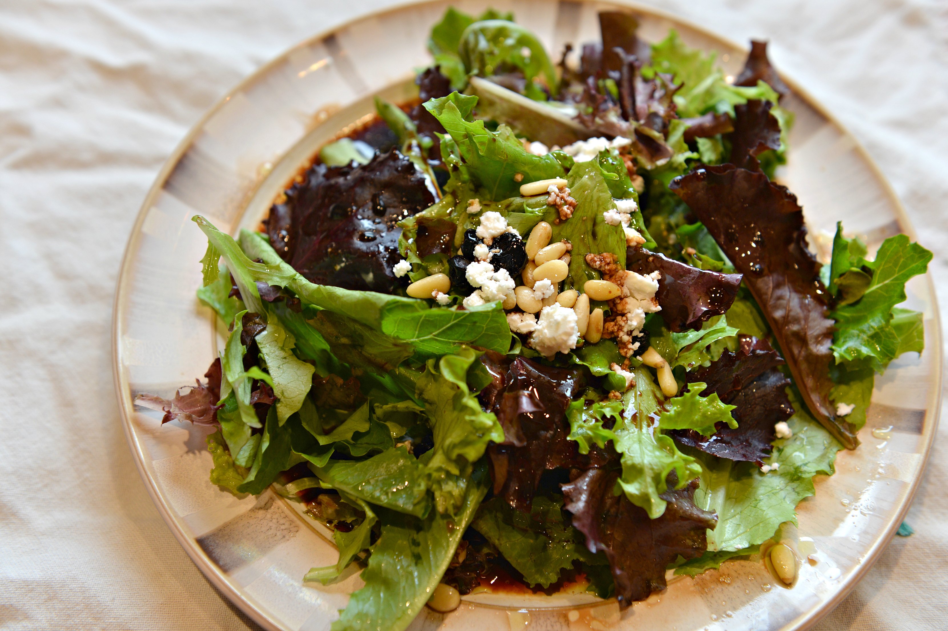 Easiest Elegant Side Salad Recipe :: YummyMummyClub.ca