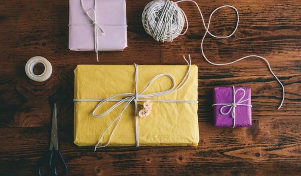 How to Wrap Presents in a Gift Bag - dummies