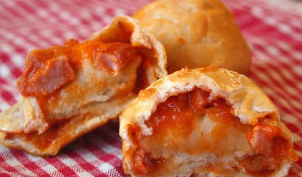 Pizza Muffin Recipe :: YummyMummyClub.ca