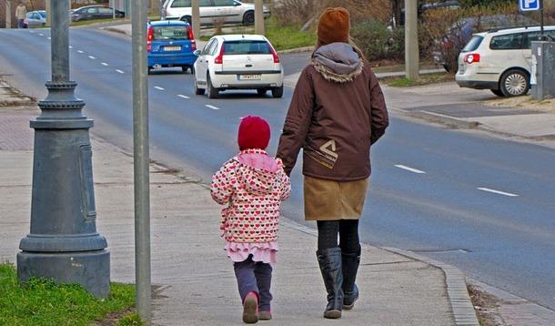 Parents Banned from Walking Kids Home | YummyMummyClub.ca 