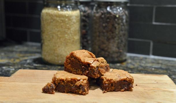 gluten free blondies with chocolate chips and quinoa