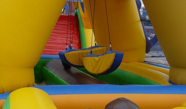 Girl dies in bouncy castle accident | YummyMummyClub.ca 