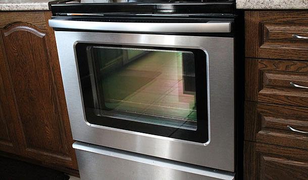 Clean Your Oven Door With 3 Things You Have Now