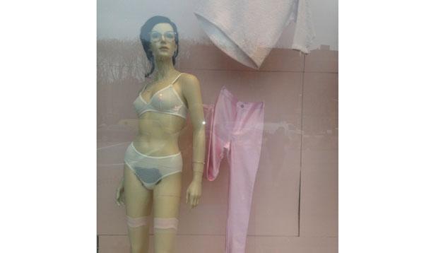 mannequins with pubic hair