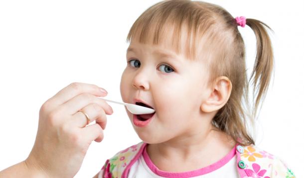 How to Spoon Feed Baby the Right Way! - Your Kid's Table
